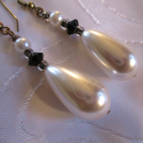 ENCORE PEARL BEADED EARRINGS – NWT - Picture 4 of 8